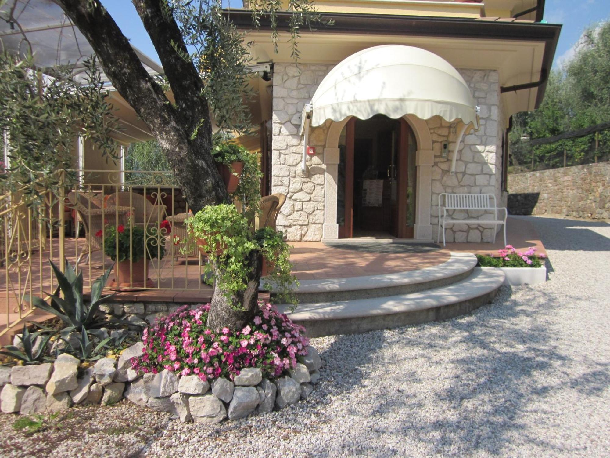 Residence Casa Maria Assenza di Brenzone Exteriör bild